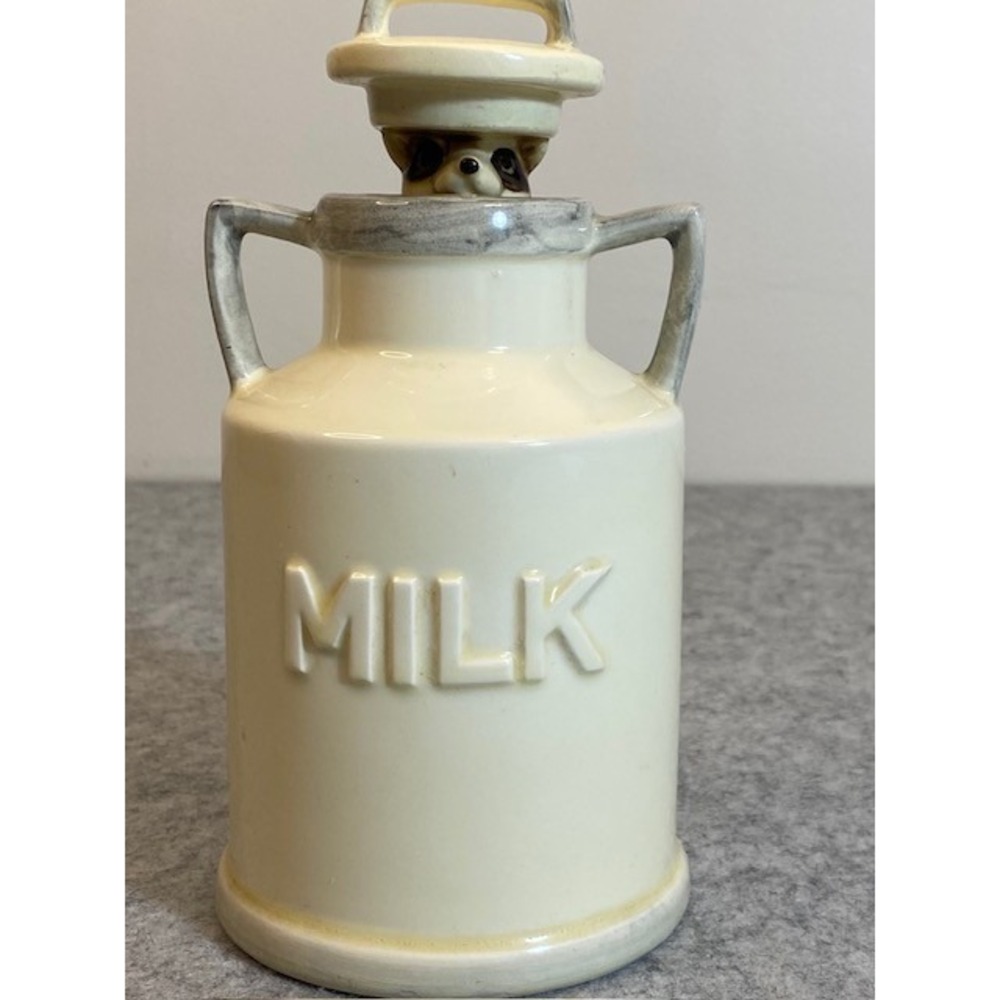 Milk Jug/Racoon Ceramic Music Box by Quon Quon plays 'Stranger in Paradise' VNTG